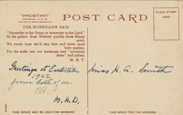 Alte Postkarte mit einem Mannporträt und handgeschriebener Rückseite.