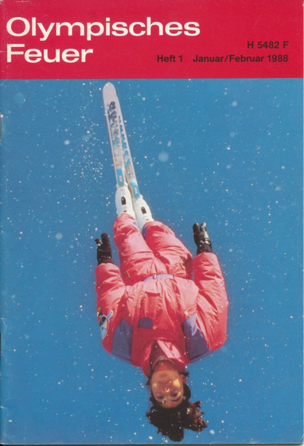 Ein Buchumschlag mit einem Skifahrer in der Luft, der einen Skianzug trägt, mit der Aufschrift "Olympische Spiele Feuer - Heft 1 - Januar/Februar 1988."