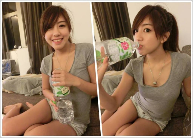 Ein Collage aus zwei Bildern: einem von einer Person mit einer Flasche und einem anderen von der gleichen Person beim Trinken von Wasser, mit Fenstern, Vorhängen, Kleidung und Gegenständen im Hintergrund.