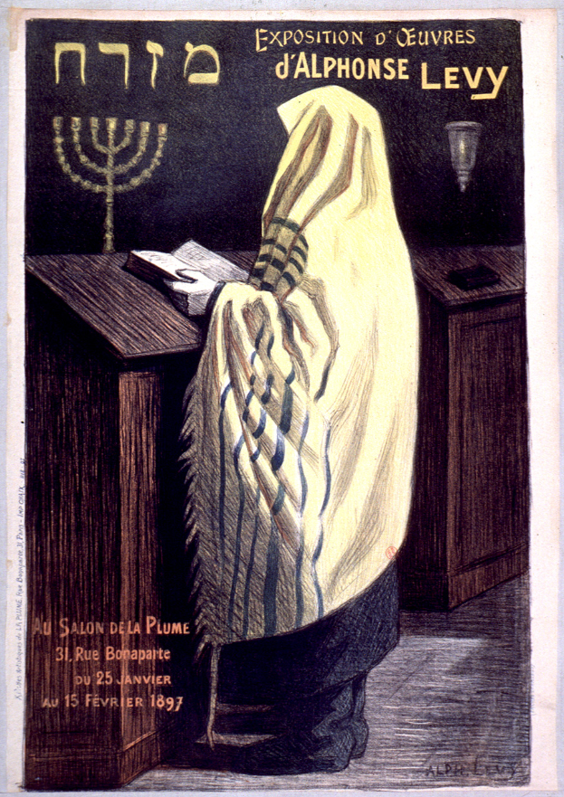 Ein Plakat, das eine Ausstellung jüdischer Kunst in Paris ankündigt, zeigt eine Person vor einem Tisch mit einem Buch und einer Menora, sowie Text mit Ausstellung-details.