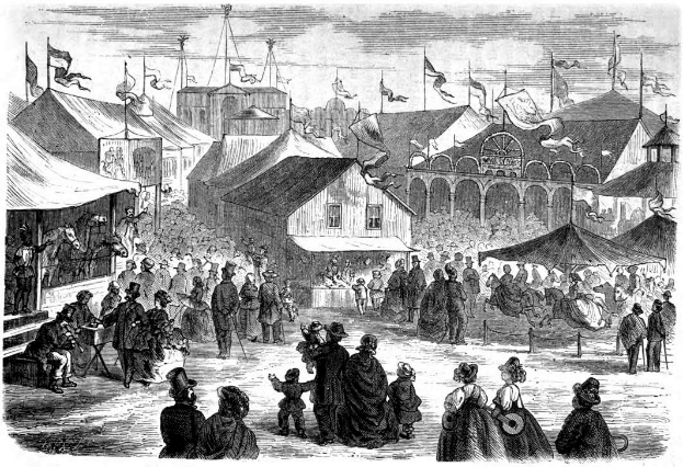 Ein Schwarz-Weiß-Zeichnung eines lebhaften viktorianischen Faschings in London, England, mit einer Menge Menschen, Zelten, Gebäuden, Fahnen und Masten unter einem Himmel.