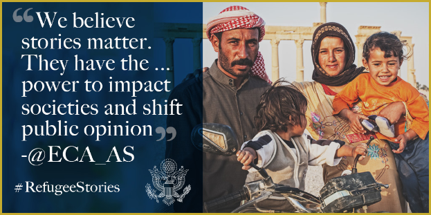 Ein Plakat mit einem Mann, einer Frau und zwei Kindern, die rechts lächeln, mit Text und Logo links, das lautet: "Wir glauben, dass Geschichten wichtig sind, sie haben die Kraft, Gesellschaften zu beeinflussen und die öffentliche Meinung zu verschieben @ECA AS."