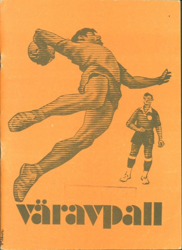 Buchumschlag mit einem Mann in Fußballuniform, der entschlossen einen Fußball tritt, betitelt mit "Värvall Fußball-Programm".