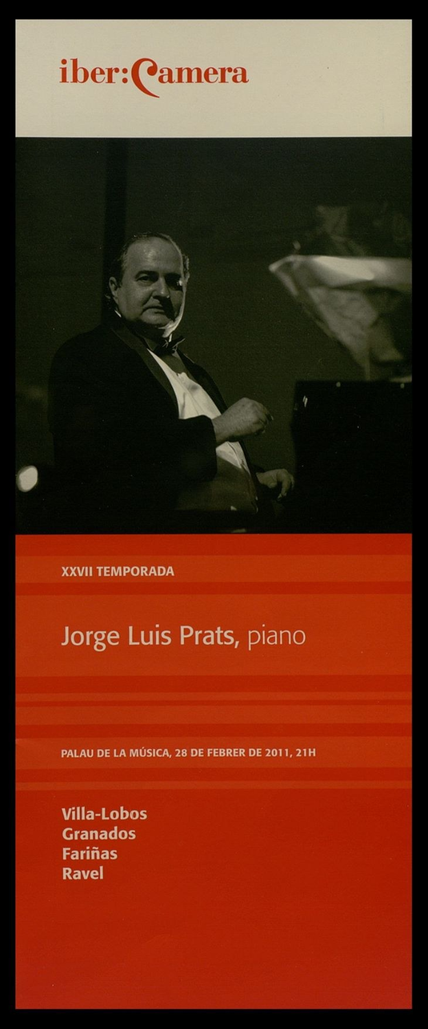 Ein Plakat des Pianisten Jorge Luis Prats in einem schwarzen Anzug und weißem Hemd, der konzentriert am Klavier sitzt.