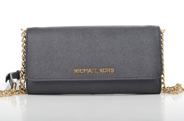 Eine Michael Kors-Handtasche wird gezeigt.