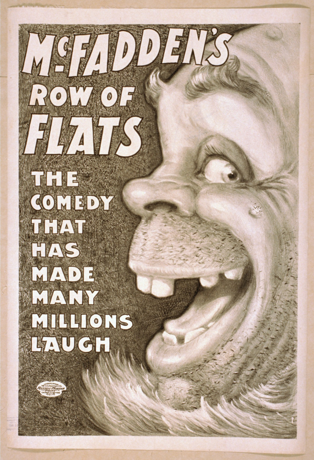 Ein Plakat mit einem lachenden Menschen mit wilden Haaren auf einem hellgelben Hintergrund, das 'McFadden's Row of Flats: The Comedy That Has Made Many Millions Laugh' bewirbt.