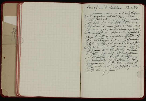 Offenes Buch mit handgeschriebenen Tagebucheinträgen eines deutschen Soldaten, der im Zweiten Weltkrieg getötet wurde, gefüllt mit detailliertem Text.