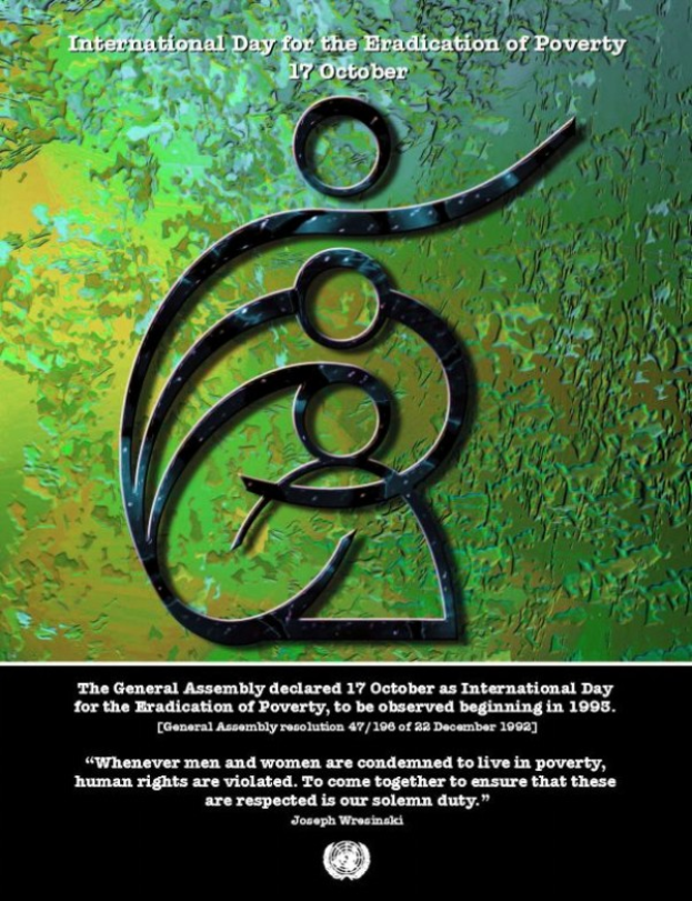 Ein Plakat mit hellblauem Hintergrund und weißem Rand, das ein Logo einer Hand zeigt, die von einem Kranz aus Blättern umgeben ist, sowie die Schrift "Internationaler Tag" in fetter weißer Schrift.