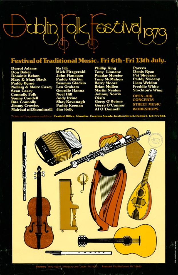 Plakat für das Dublin Folk Festival 1975 mit musikalischen Instrumenten wie Gitarre, Harfe, Flöte und Schlagzeugset sowie Text mit Festival-Informationen.