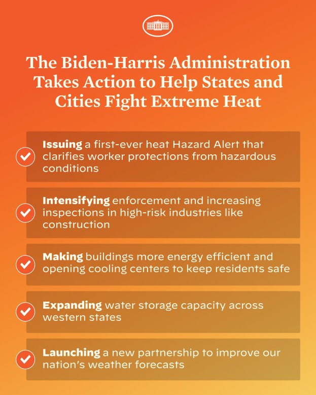 Ein Plakat mit fetter, schwarzer Schrift auf einem weißen Hintergrund, eingerahmt von einem hellgelben Rand, und einem roten und weißen Schild mit einem Blitz, auf dem steht: "Die Biden-Harris-Regierung setzt sich dafür ein, den Staaten und Städten beim Kampf gegen extreme Hitze zu helfen."