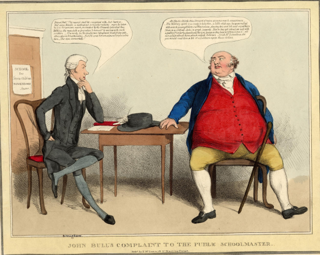 Zwei Personen sitzen sich gegenüber an einem Tisch mit einem Hut und Papieren, wobei eine Person die andere zu sprechen scheint, während im Hintergrund eine Tür und ein wandmontierter Zettel zu sehen sind.